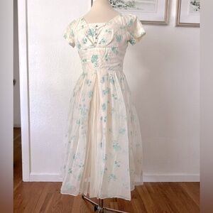 Vintage white and blue floral dress - read description